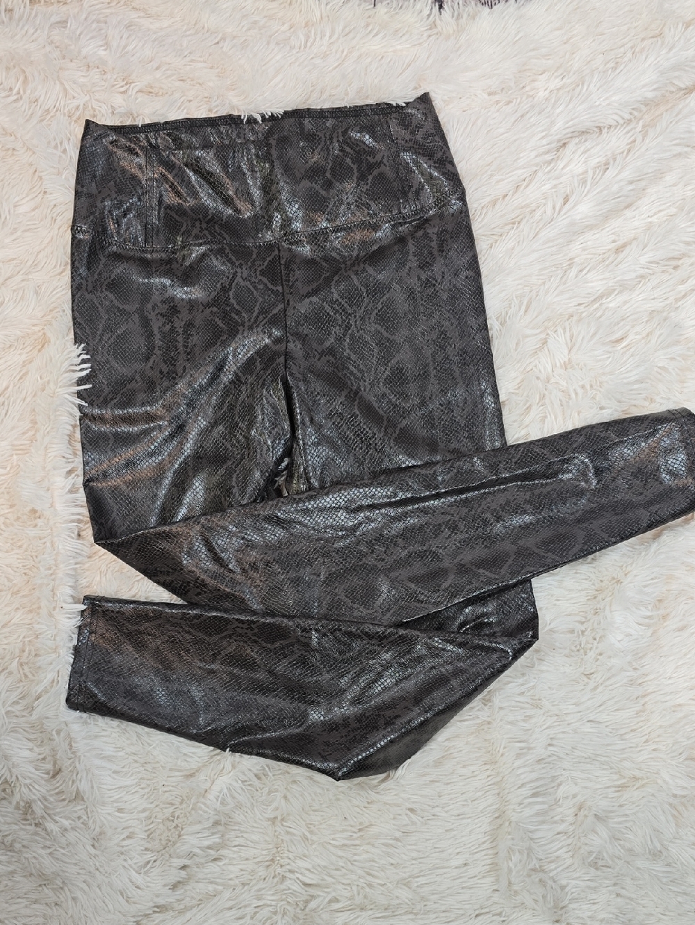 7 For All Mankind Black Faux Leather Snakeskin Leggings Size M EUC